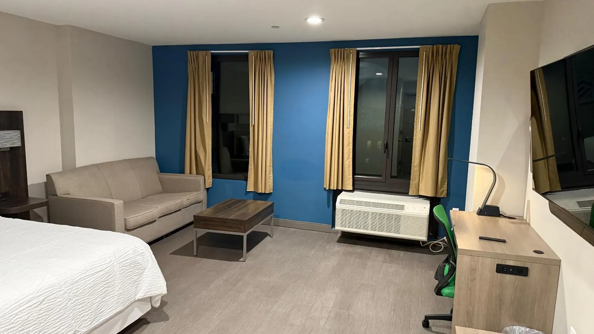 Holiday Inn Express & Suites New York United States
