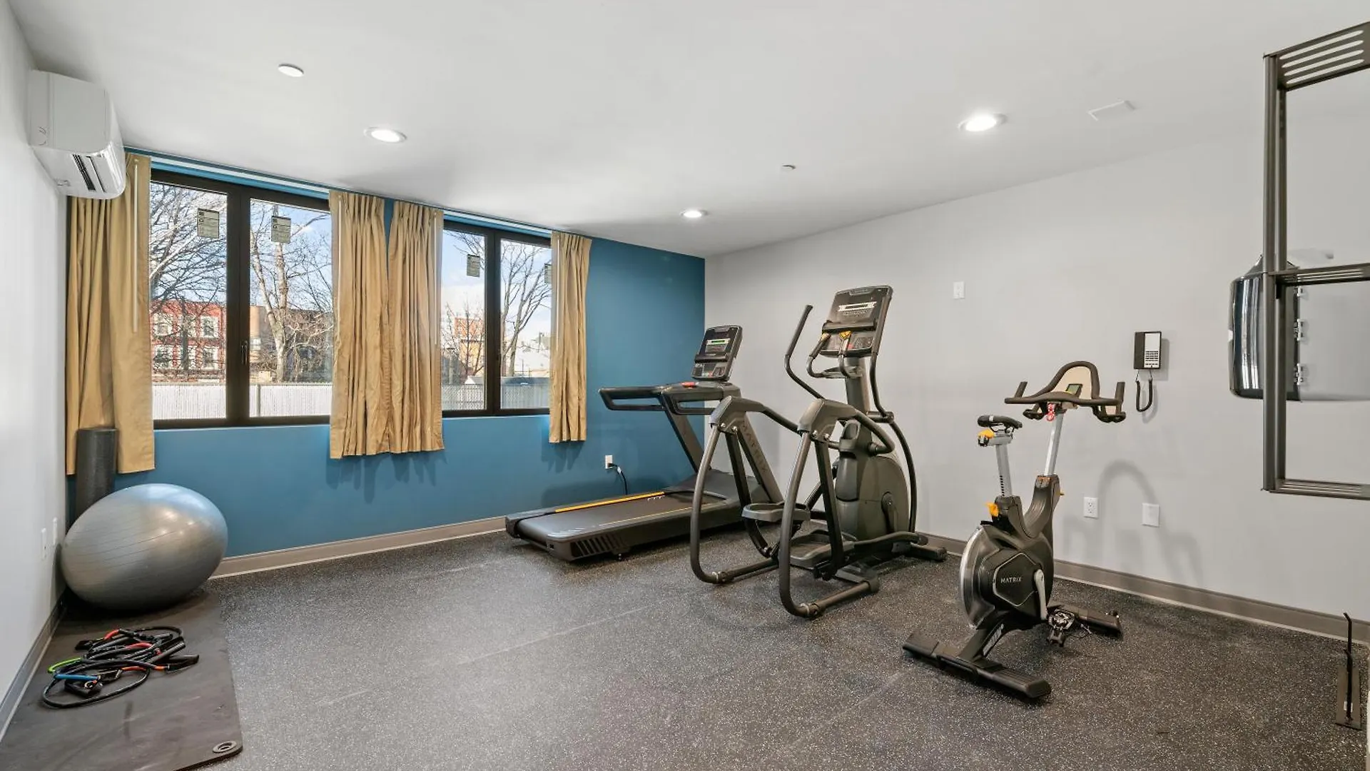 Holiday Inn Express & Suites New York