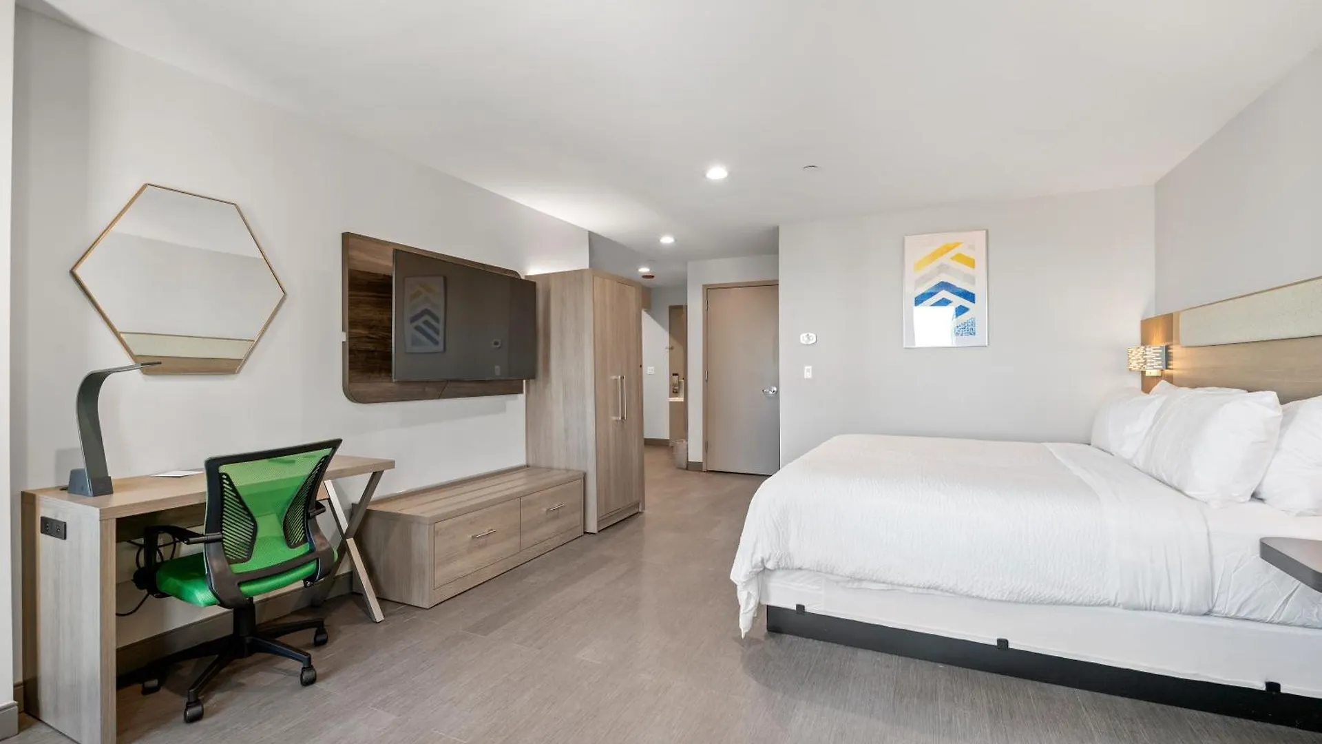 Holiday Inn Express & Suites New York