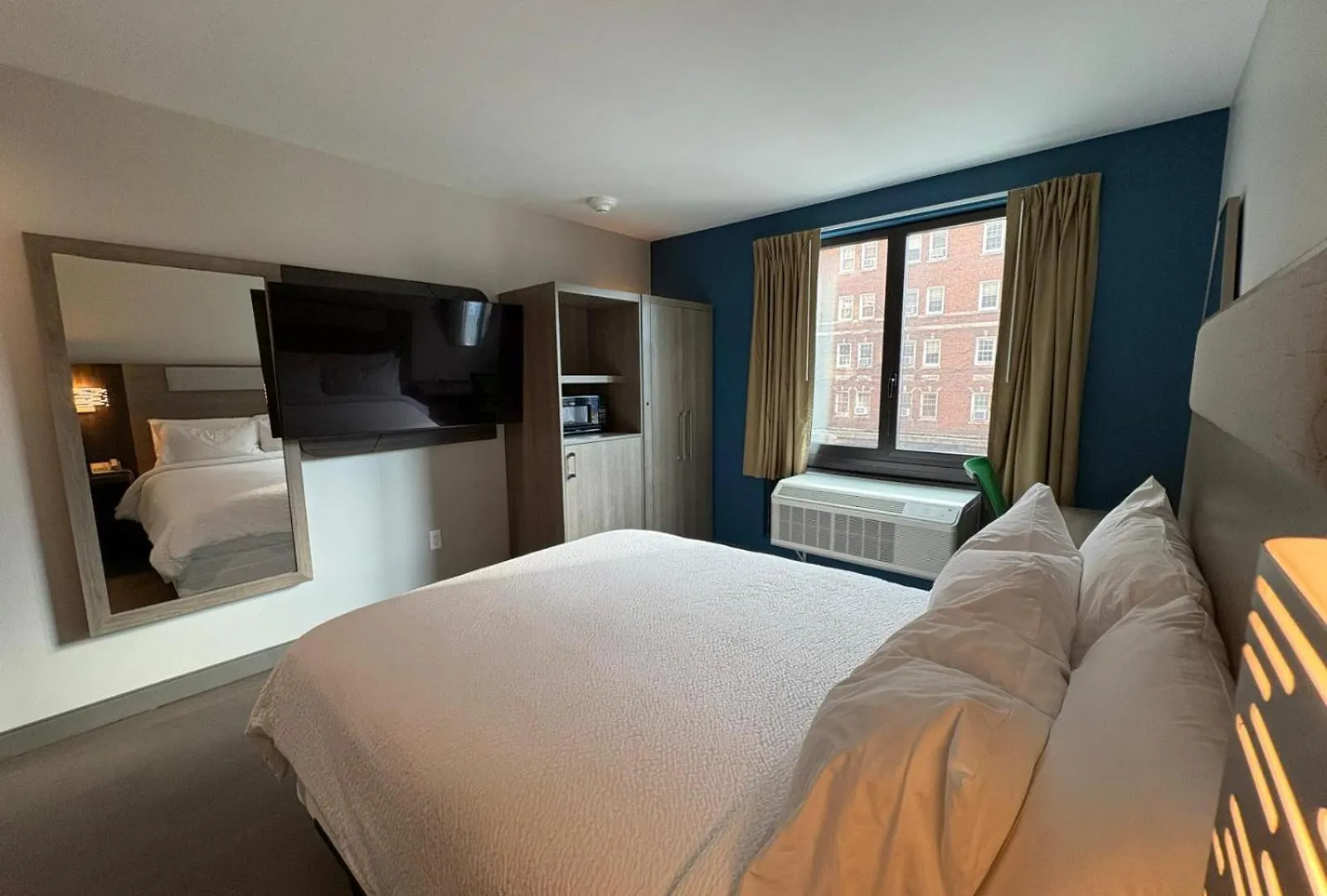 Holiday Inn Express & Suites New York United States
