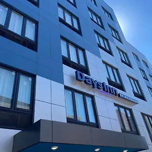 Hotel Days By Wyndham Bronx Nyc, New York