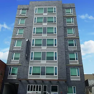Hotel Umbrella Bronx, New York