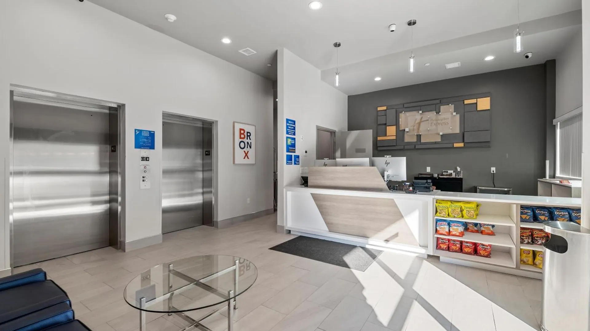 Holiday Inn Express & Suites New York Hotel